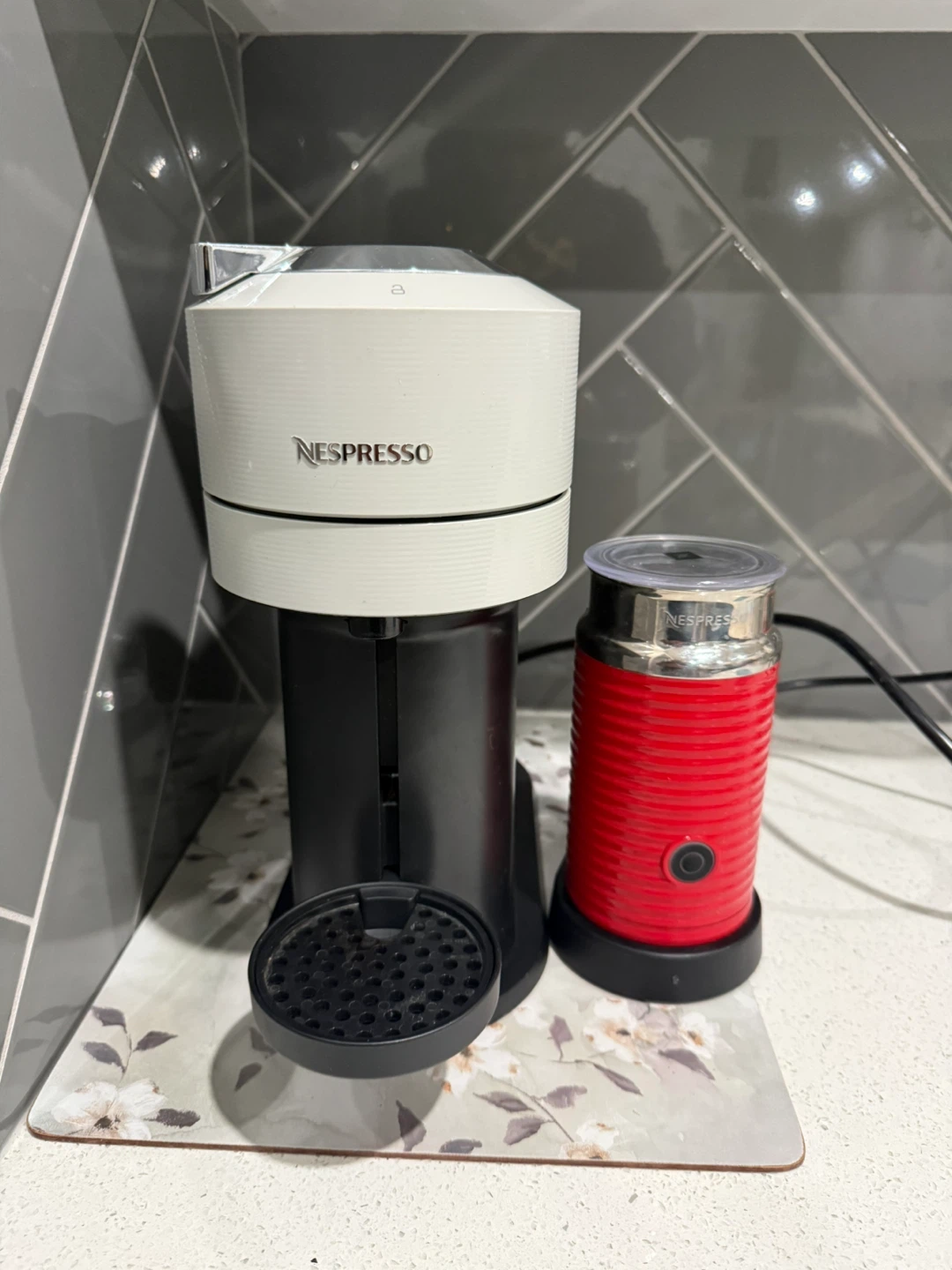 Nespresso Vertuo Coffee Machine Milk Frother - photo 3