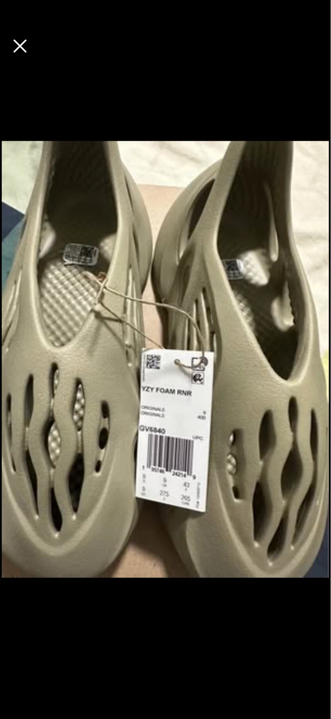 Yeezy Foam RNNR (New) – Authentic