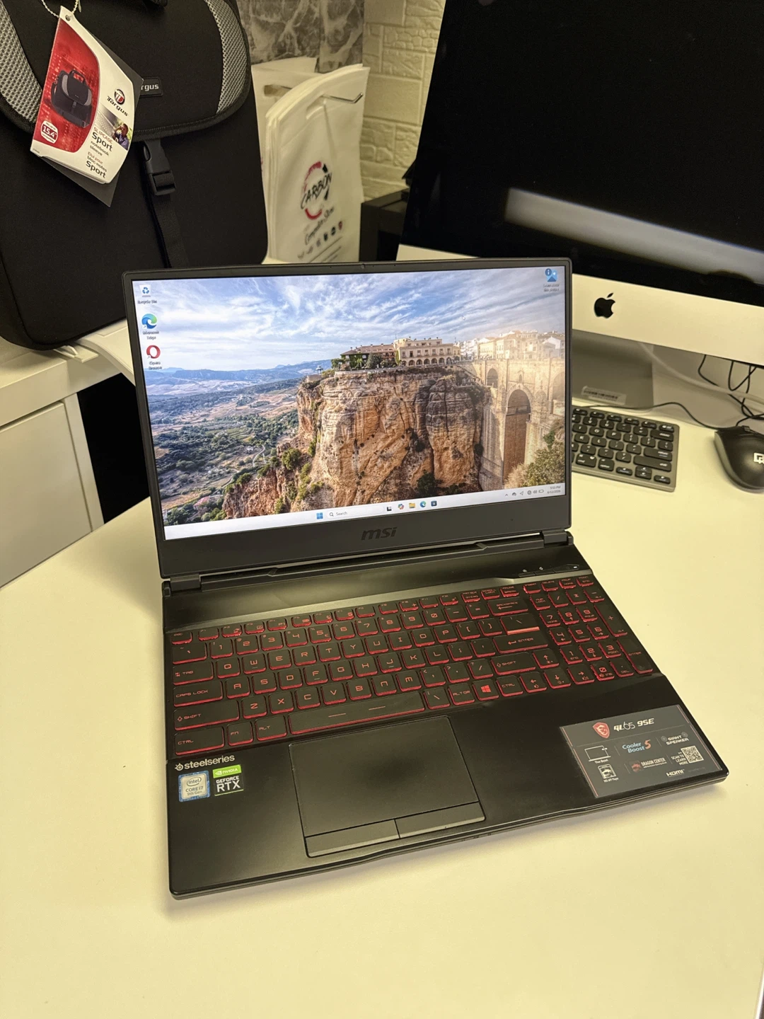 MSi m65  95E Gaming laptop - photo 3