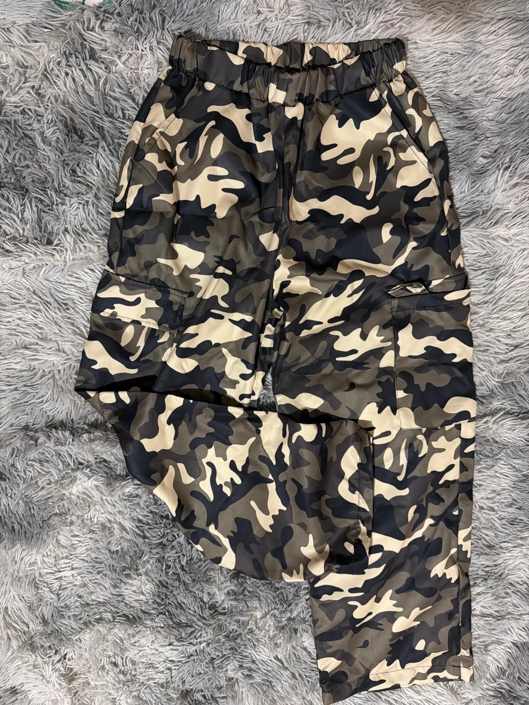 Black Long Sleeve Top & Camo Cargo Pants Set - photo 2