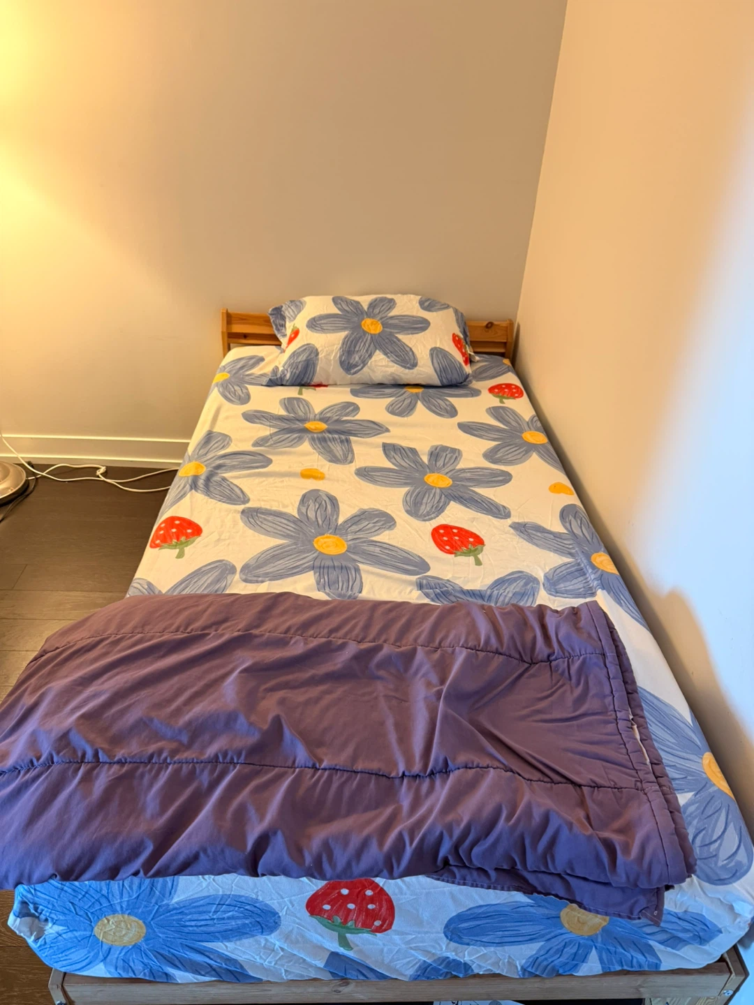 Ikea Twin bed and mattress - photo 4