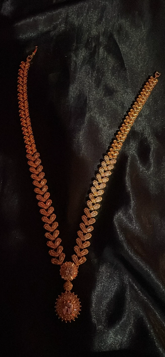 Gold Tone Necklace with Pendant