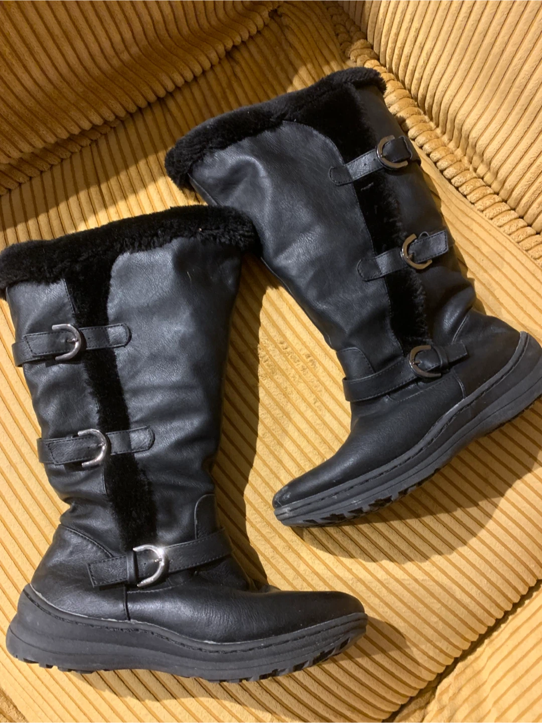 Black Winter Boots with Faux Fur Lining