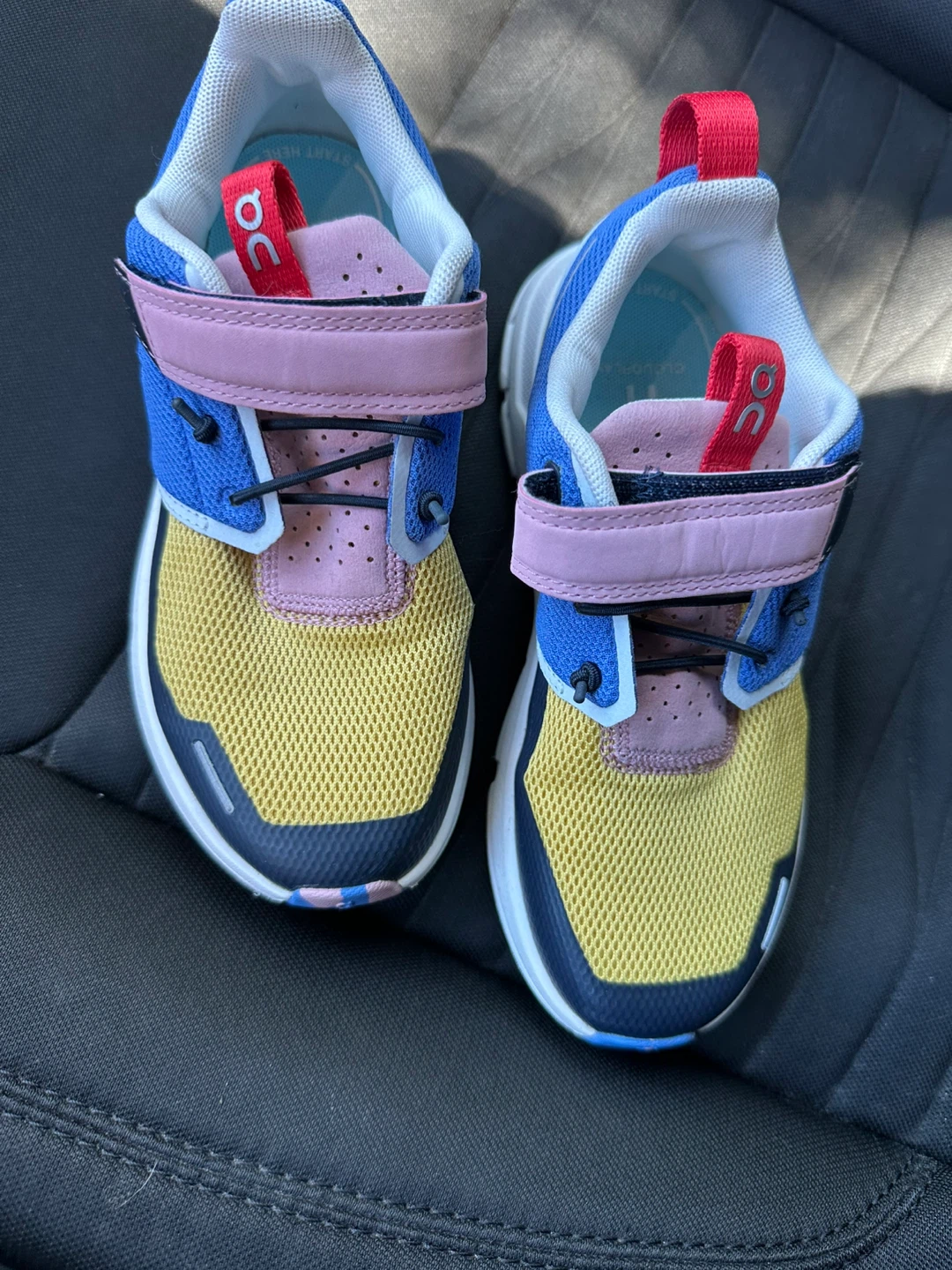 On Cloudplay Running Shoes