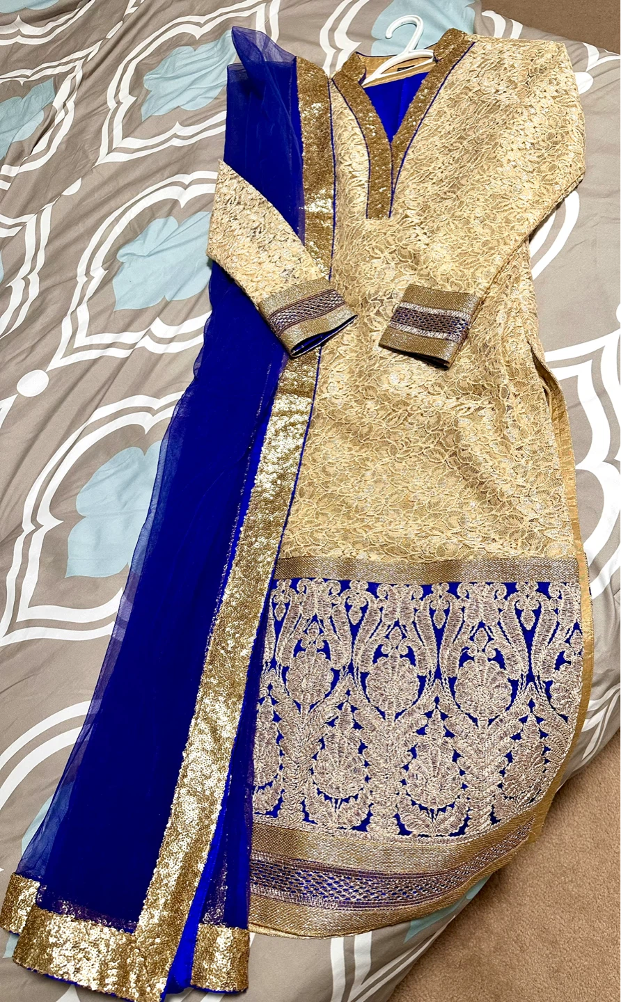 Gold Embroidered Kurti with Blue Dupatta - photo 3