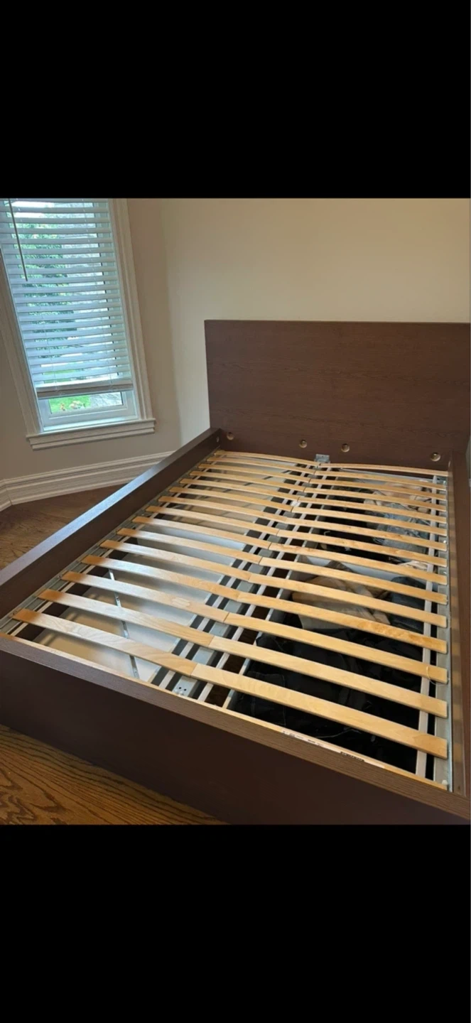 Queen size Wooden bed frame with headboard - photo 2