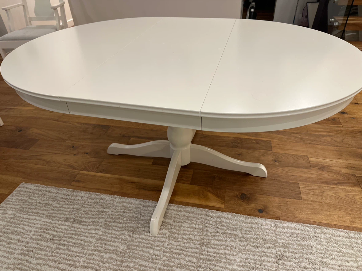 White retractable IKEA oval/round Dining Table Extendable