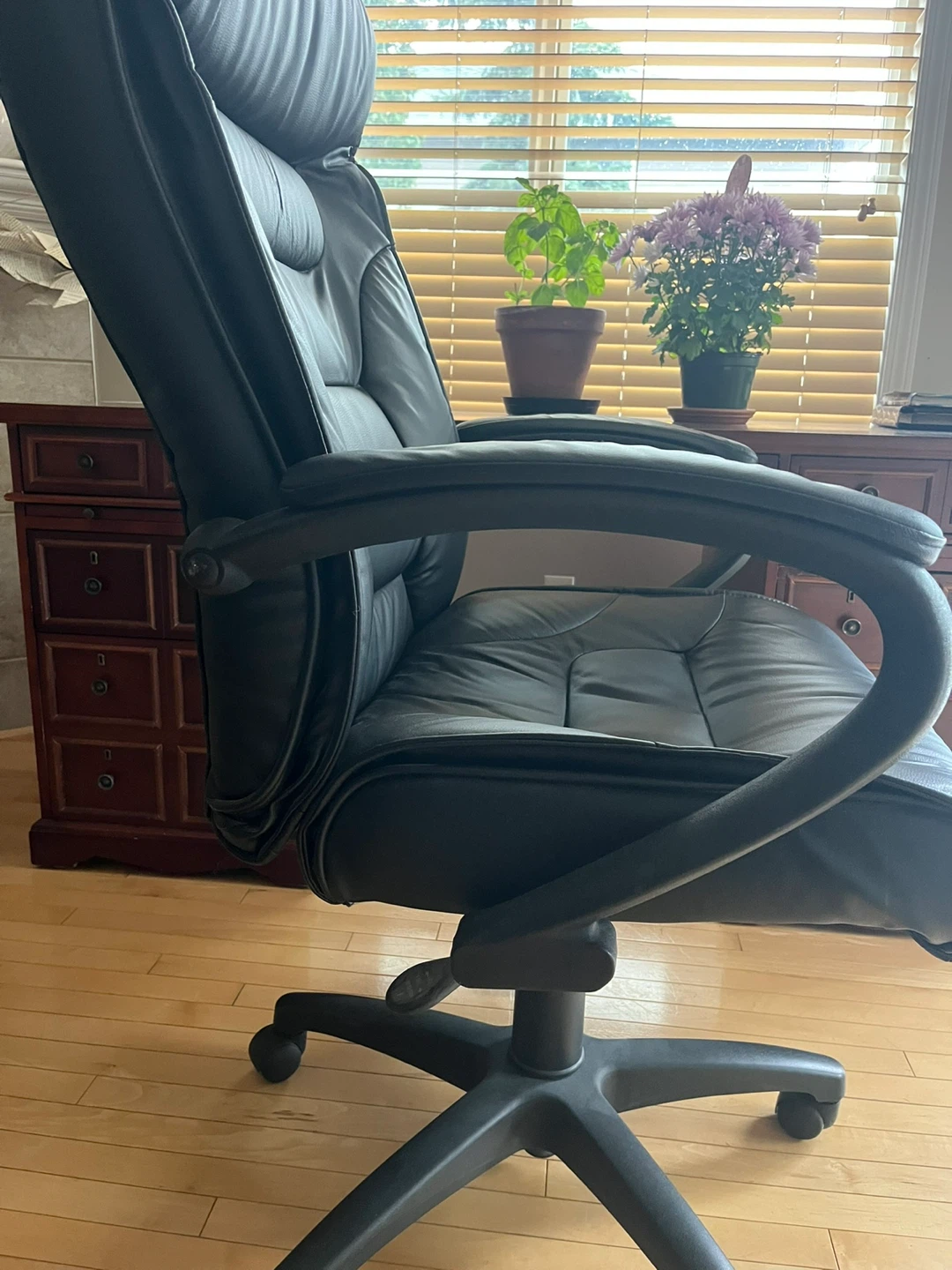 Black Faux Leather Office Chair - photo 4