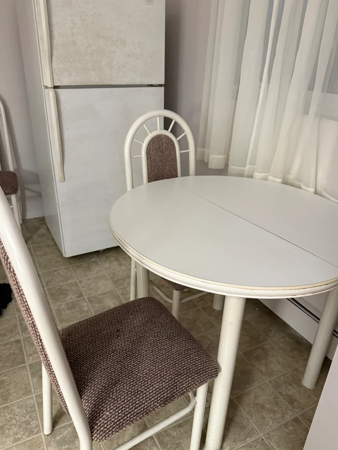 White Round Dining Table with 4 Chairs - photo 2