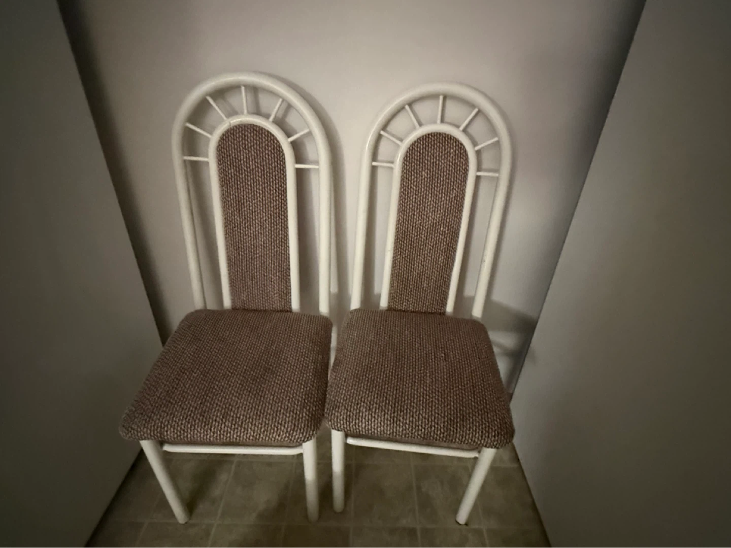 White Round Dining Table with 4 Chairs - photo 3