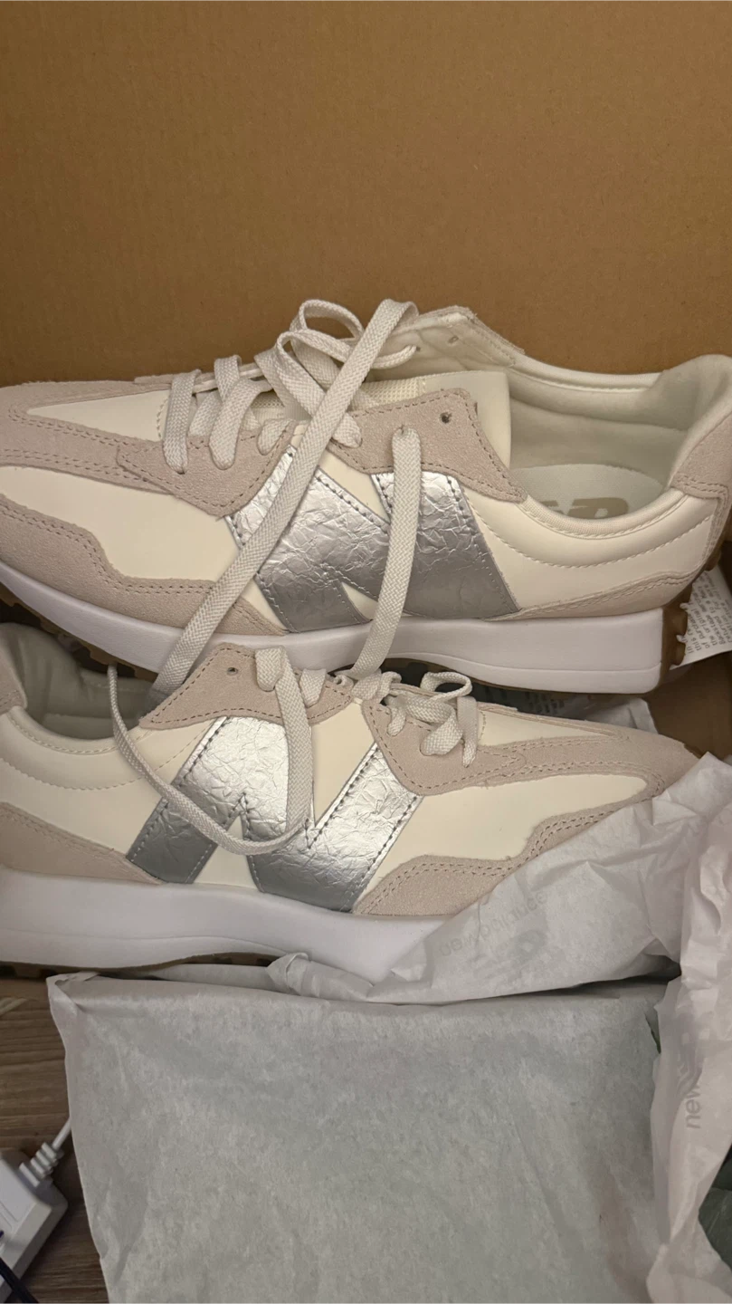 Selling Women’s New Balance Sneakers