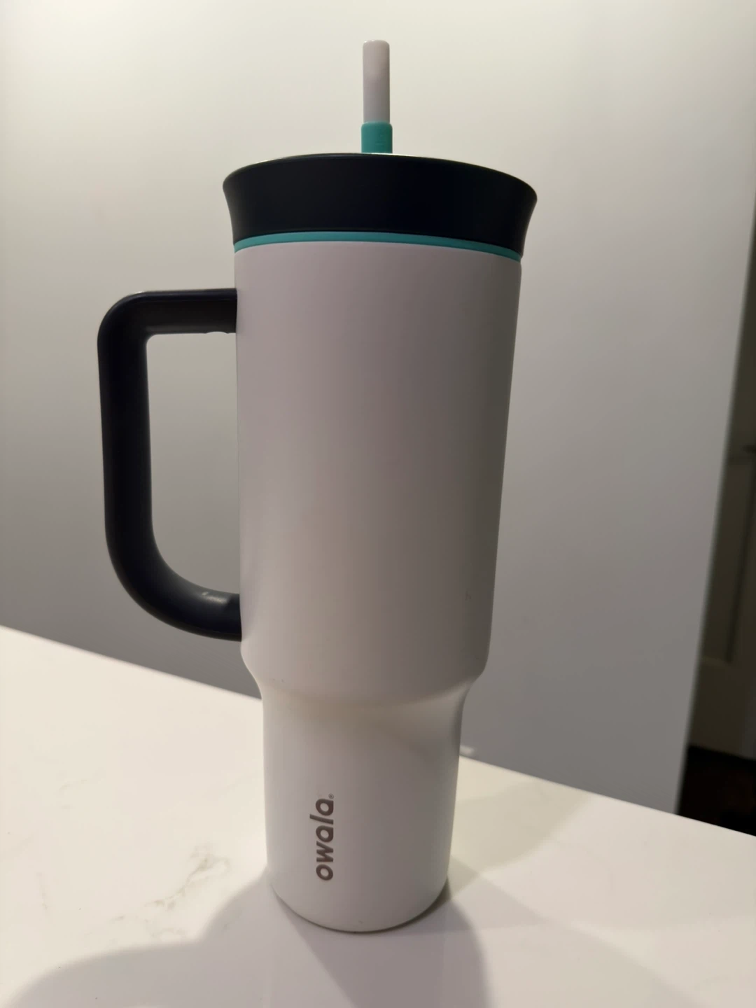 Owala White & black Tumbler 40oz