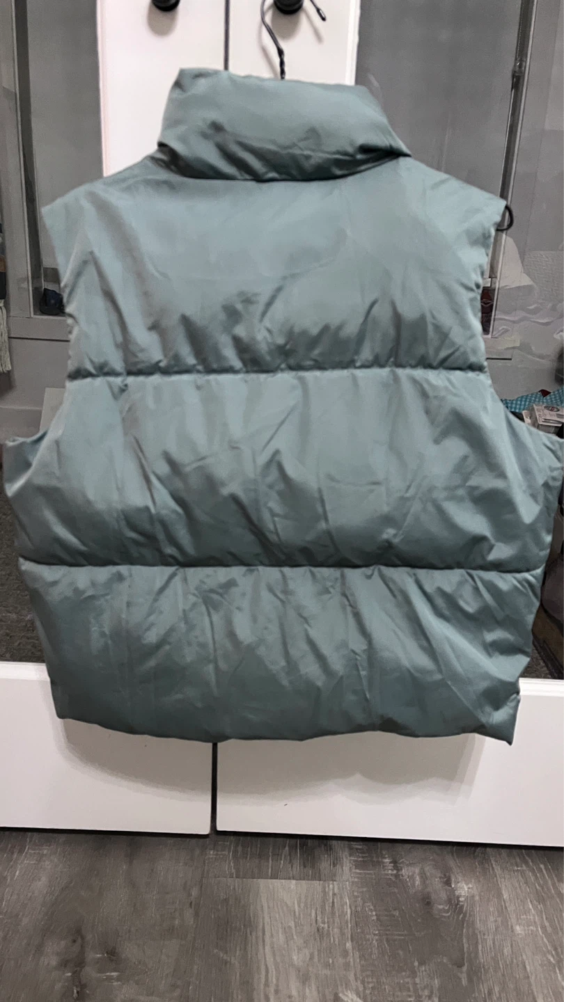 Old Navy Puffer Vest - Size S - photo 4