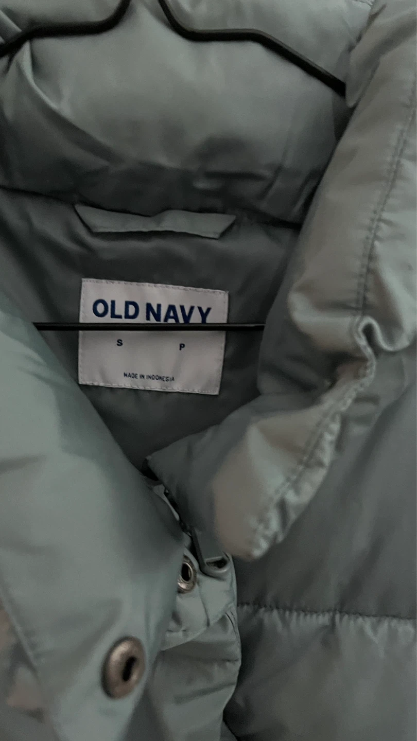 Old Navy Puffer Vest - Size S - photo 3