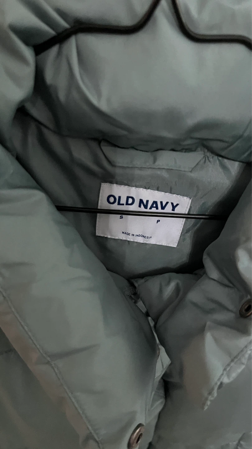 Old Navy Puffer Vest - Size S - photo 2