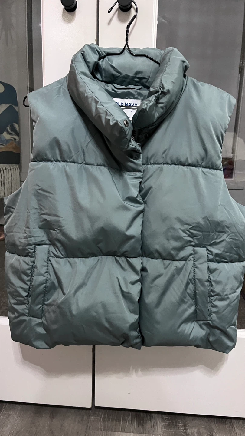 Old Navy Puffer Vest - Size S
