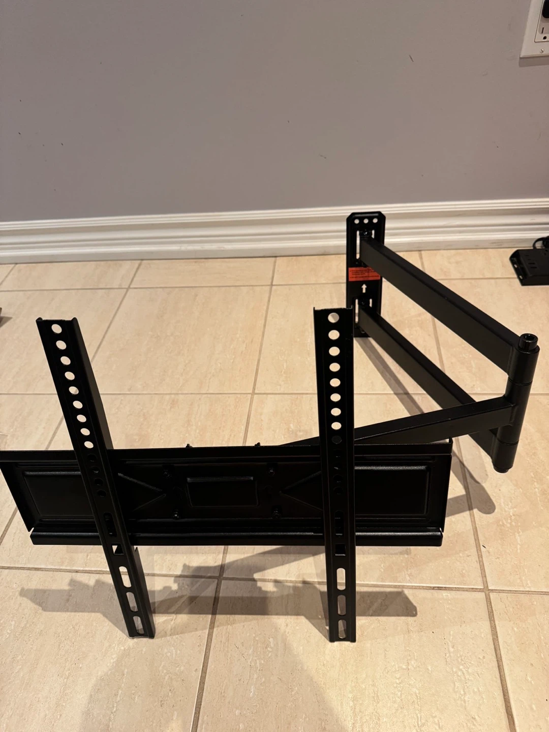Swiveling TV Wall Mount Bracket