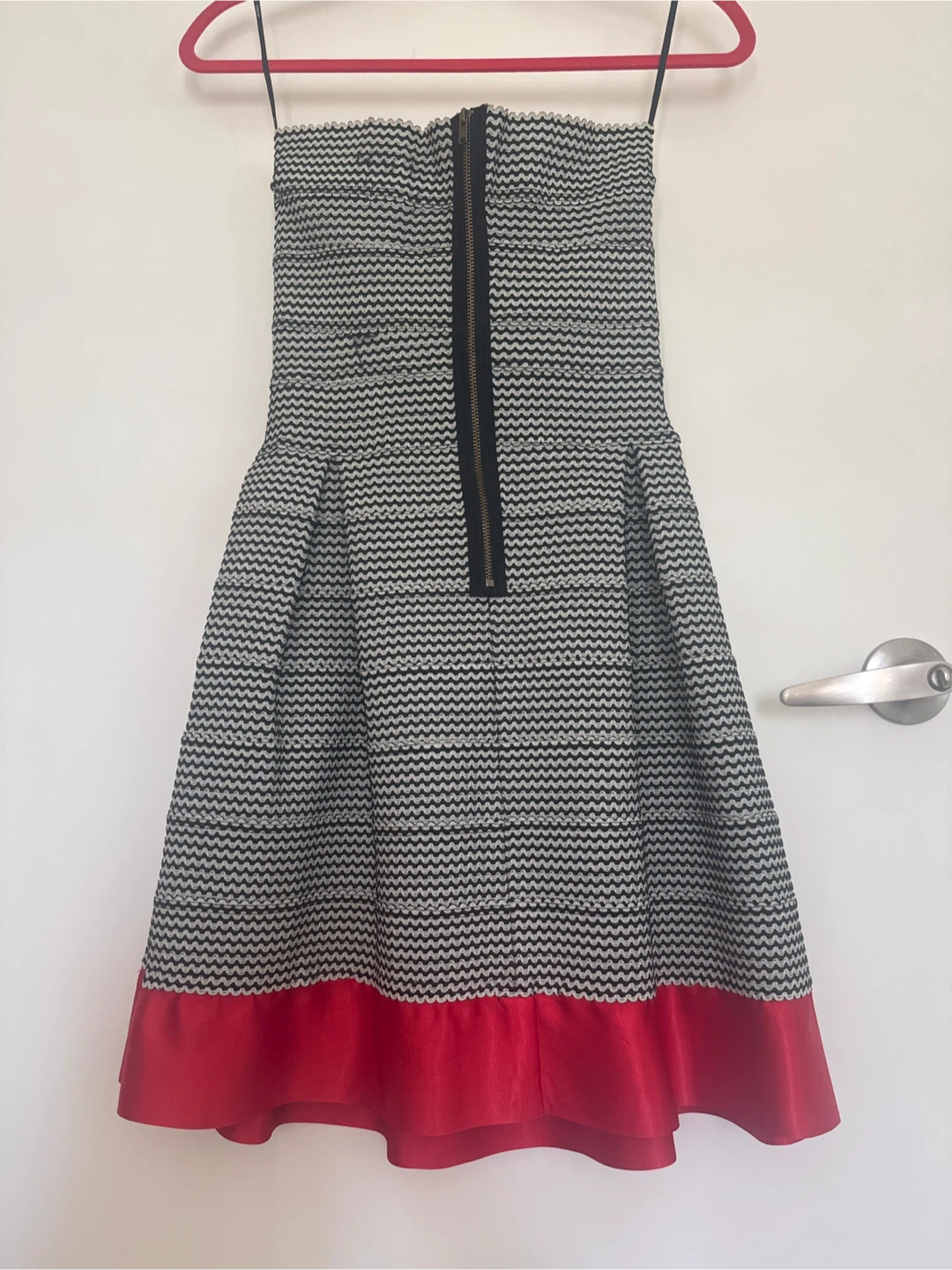 Gracia Black and White Chevron Strapless Dress - photo 4