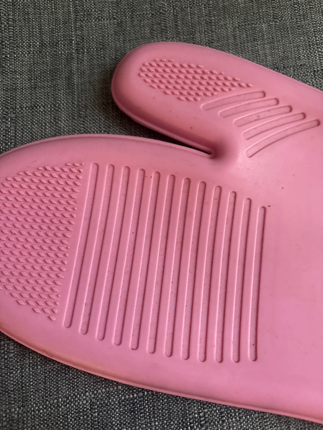 Wilton Pink Silicone Oven Mitt- New - photo 3