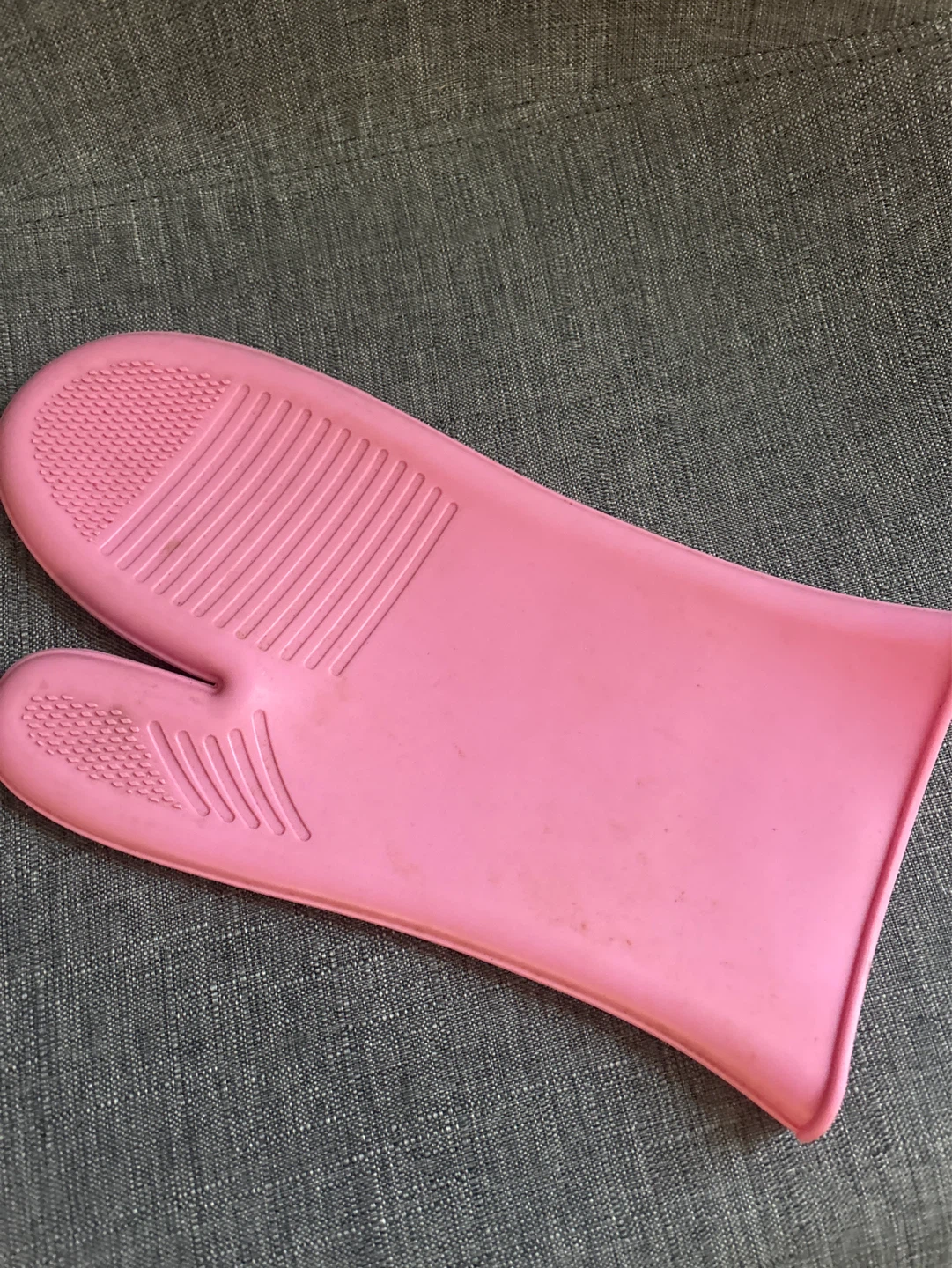 Wilton Pink Silicone Oven Mitt- New - photo 2
