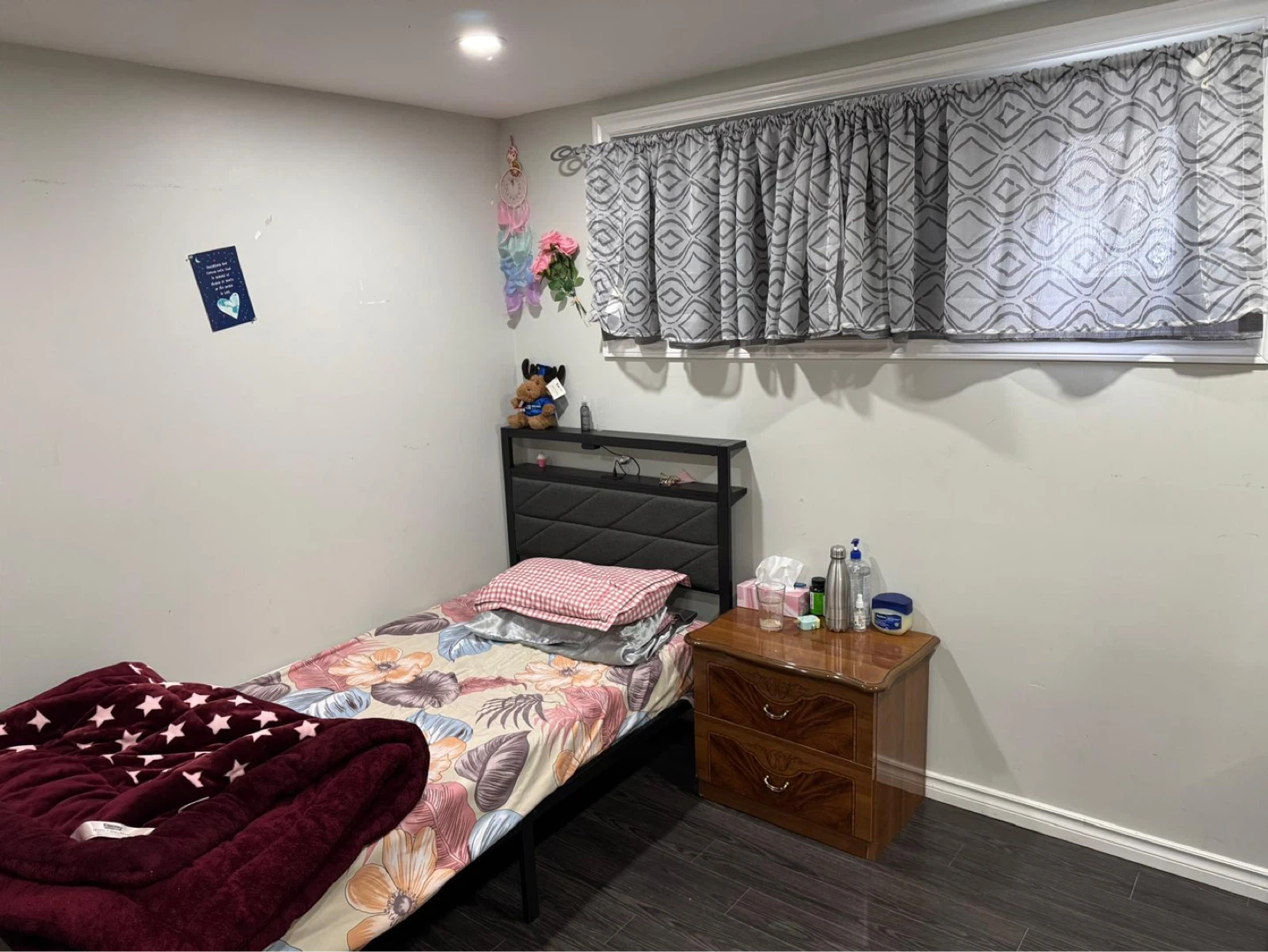 One room for rent in two bedroom basement - photo 4