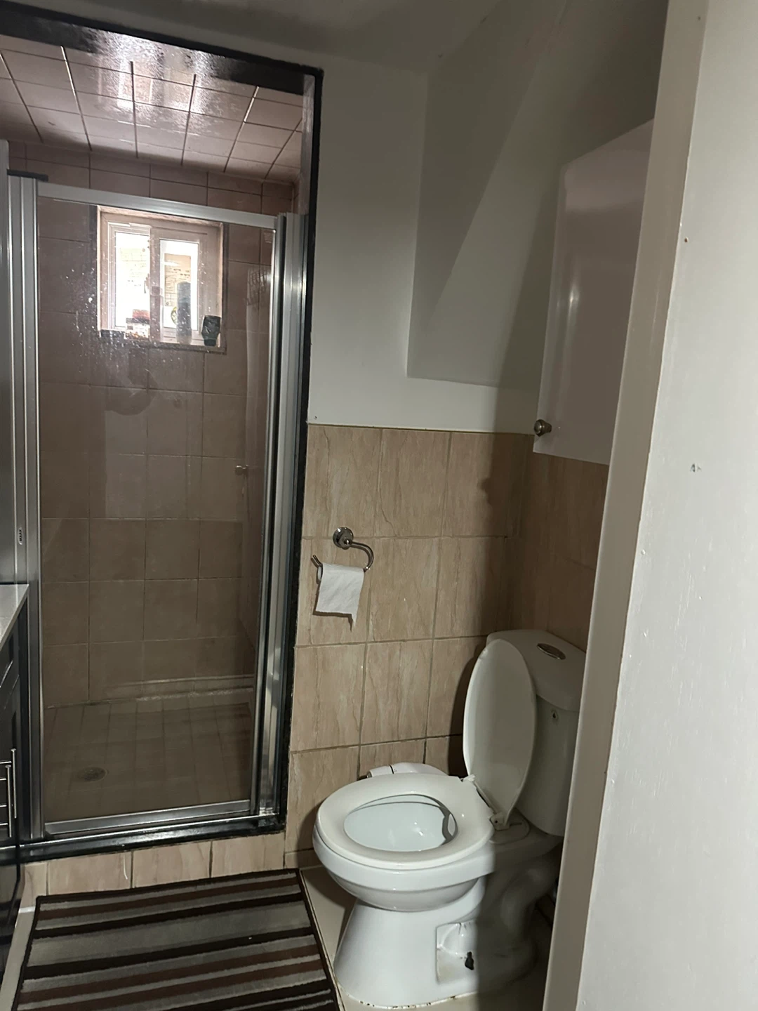 One room for rent in two bedroom basement - photo 2