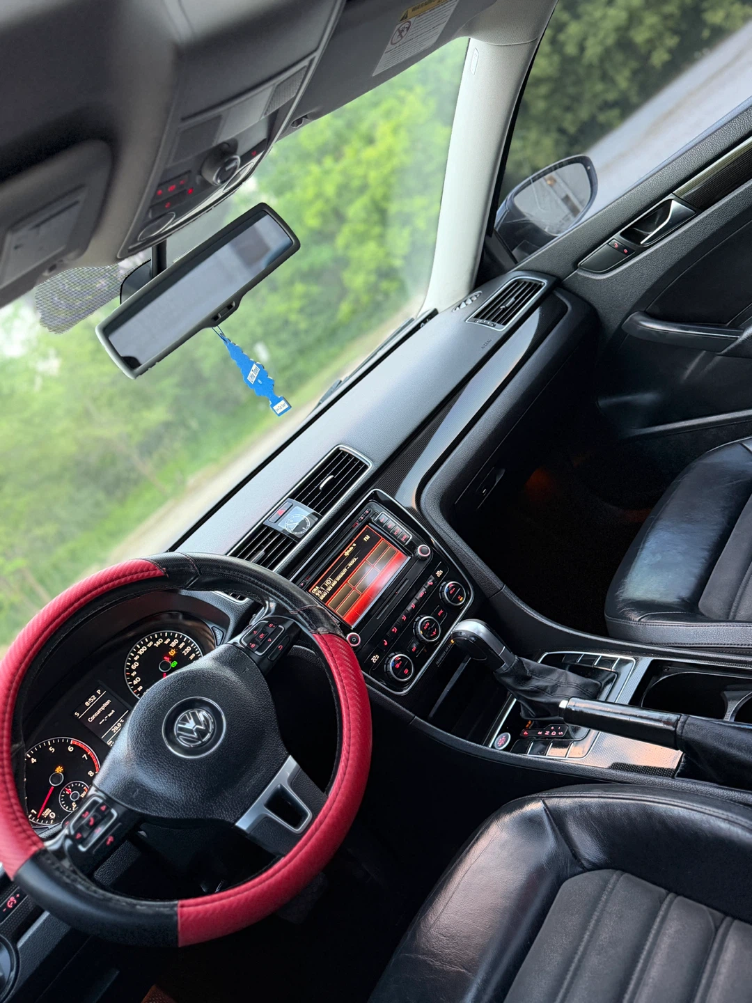 Volkswagen Passat - 2012 - photo 2