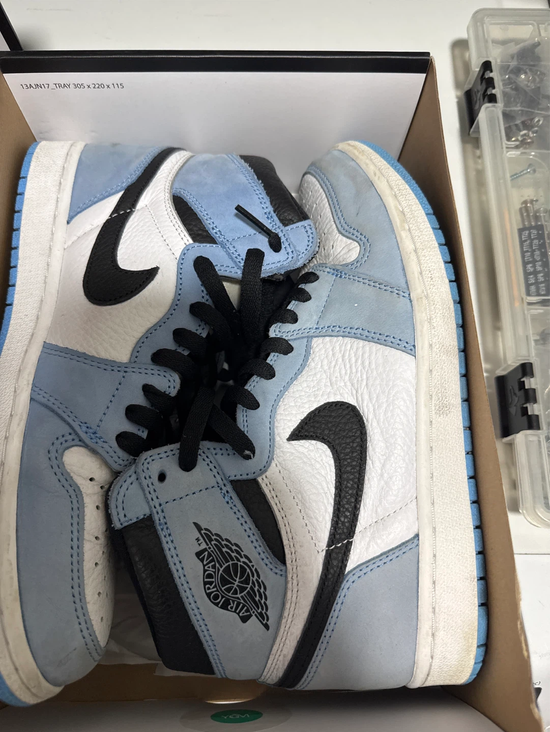 Air Jordan 1 Mid Light Smoke Grey