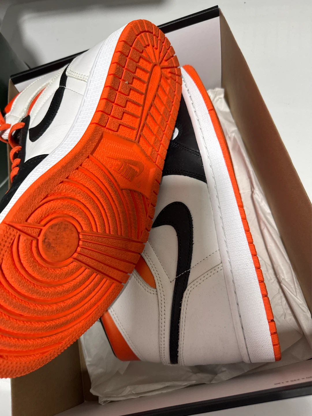 Nike Air Jordan 1 High OG - photo 3