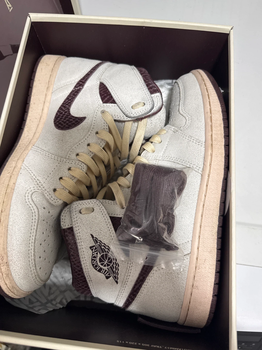 Air Jordan 1 High OG "A Ma Maniére" Sneakers - photo 5