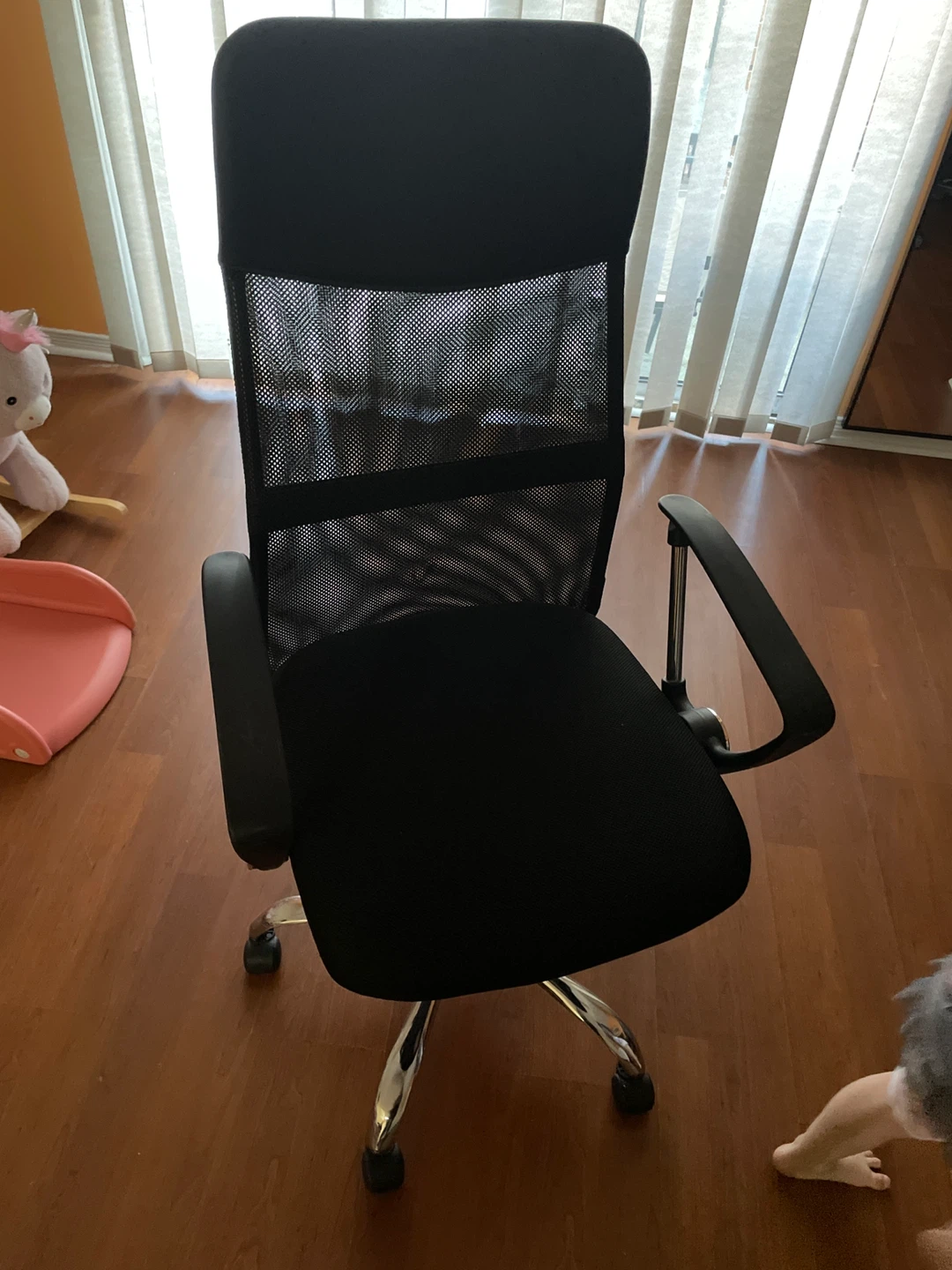 Black Mesh Office Chair - photo 2