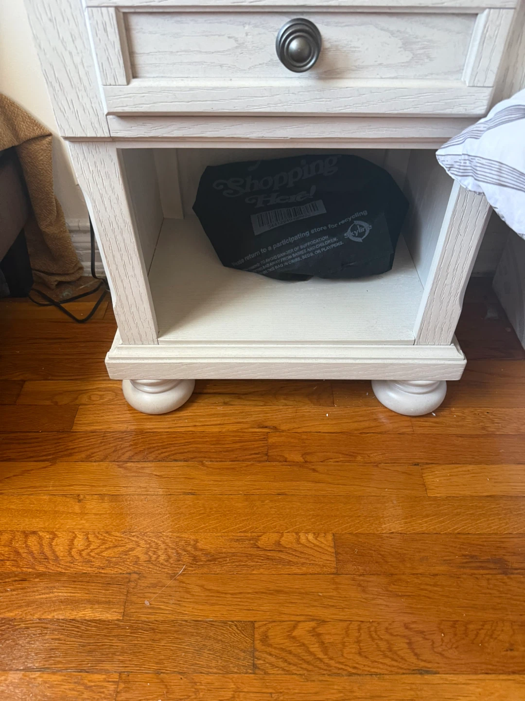 Ashley Bedroom Furniture Set Dresser + 2 Nightstands - photo 2