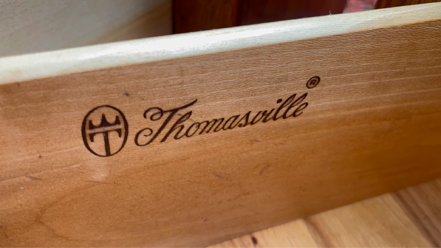 Restored THOMASVILLE set of nightstands - photo 3