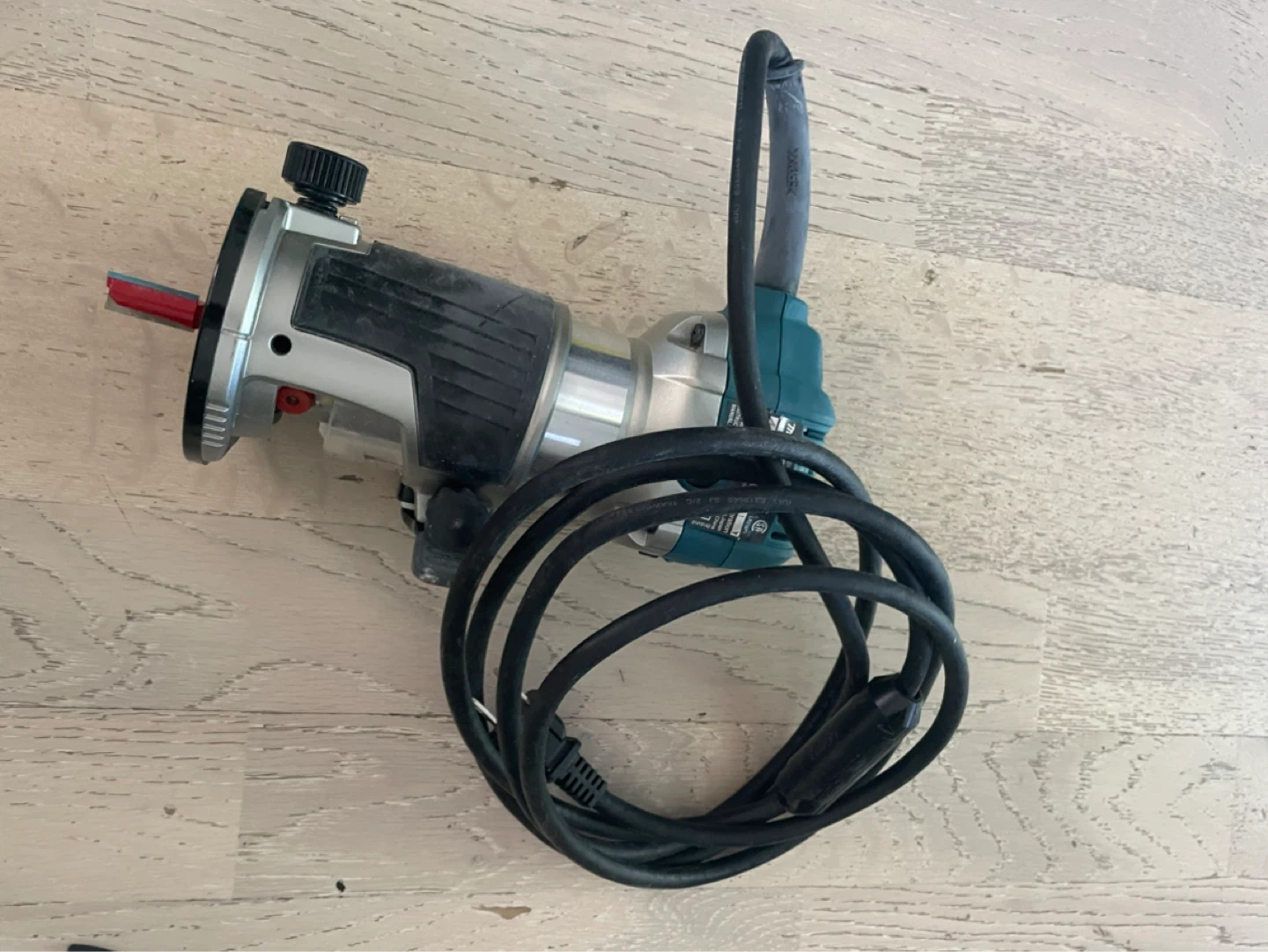 Makita 1-1/4 HP Compact Router RT0701C - photo 5
