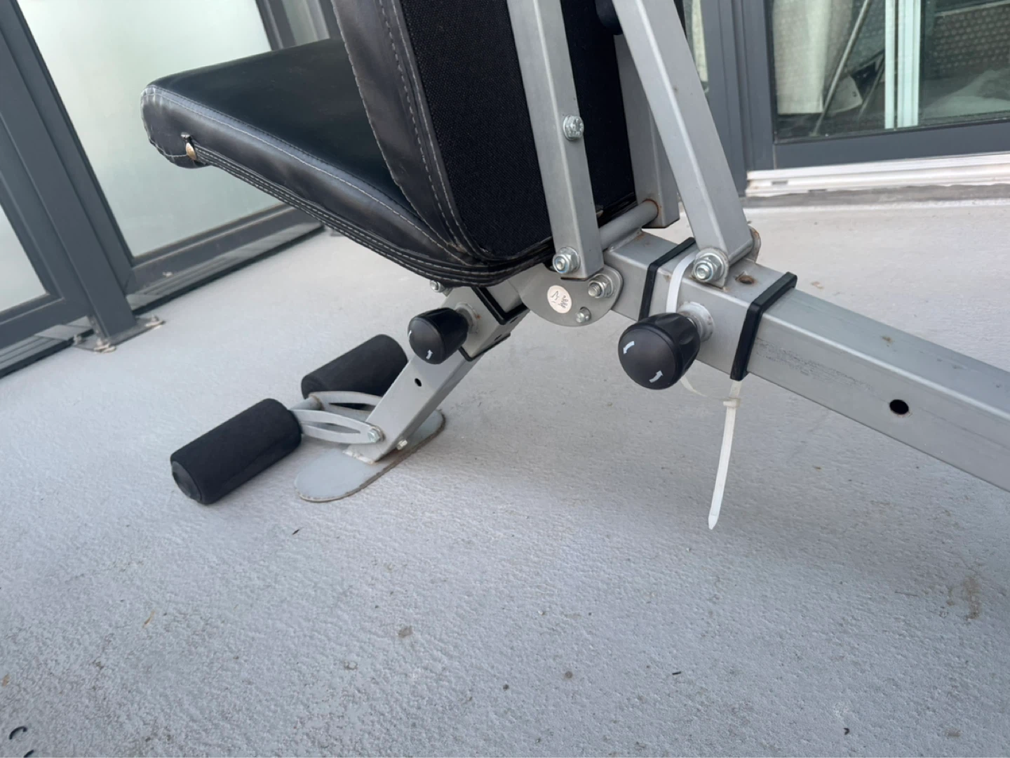 LEIKE Adjustable Weight Bench - photo 3