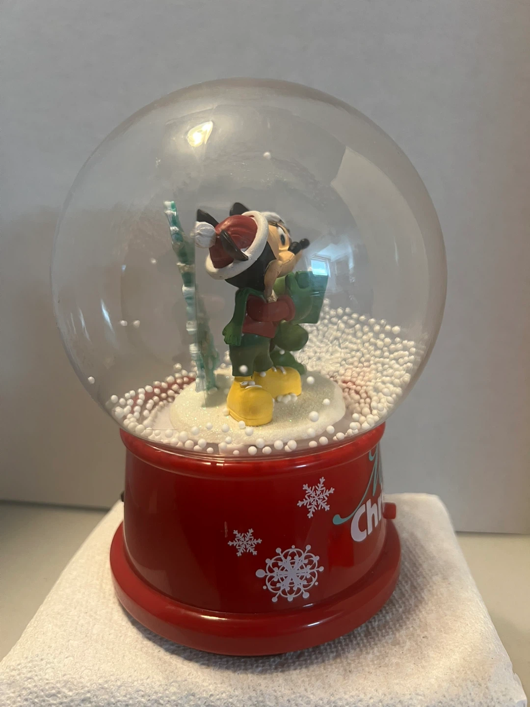 Disney Mickey & Minnie Mouse "Merry Christmas" Snow Globe - photo 4