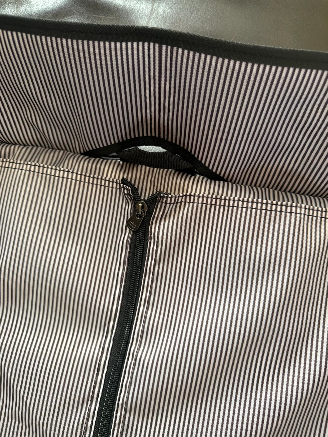 New PKG Rosedale Black Duffel Bag - photo 4