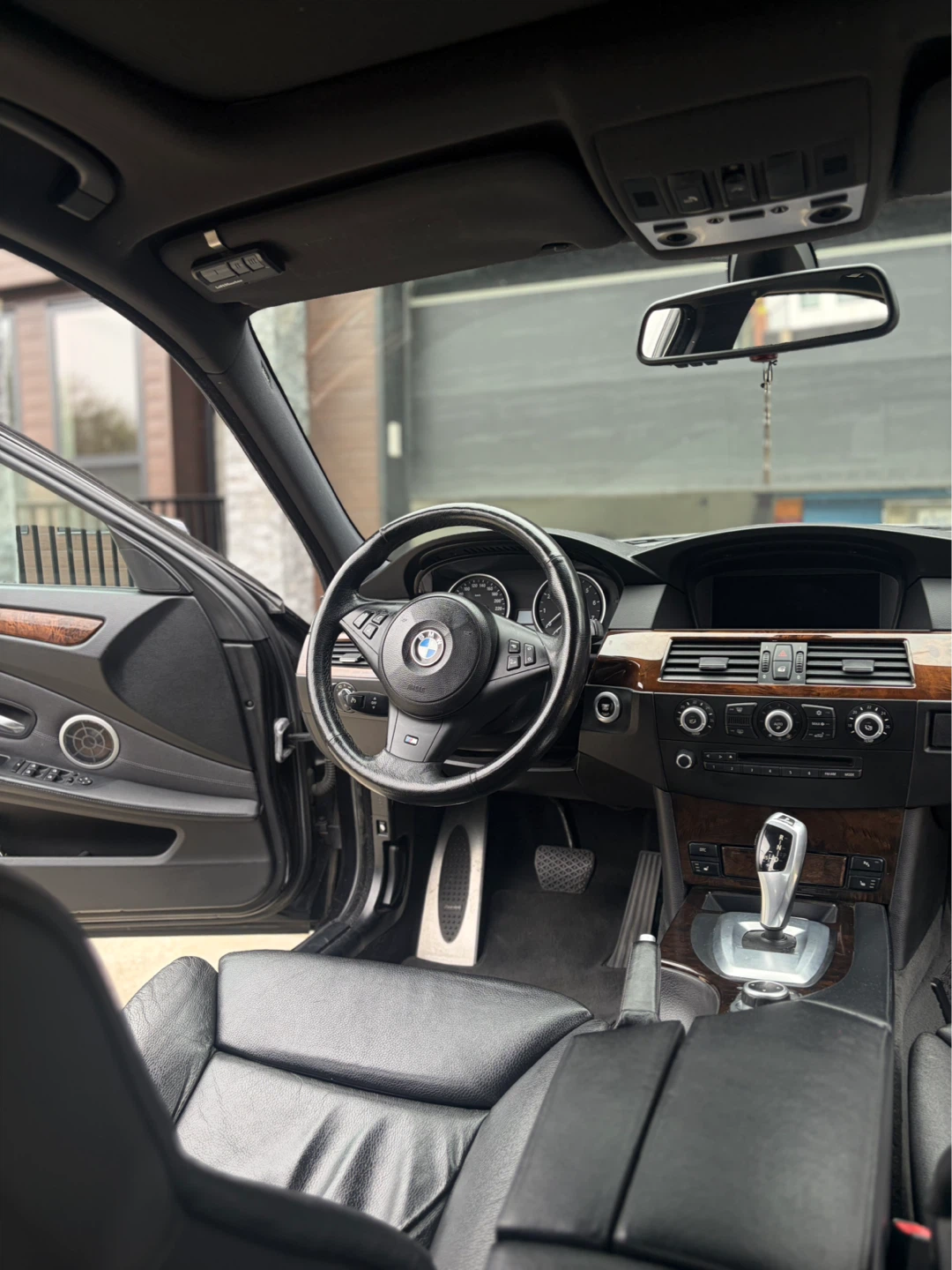 Black BMW 5 Series Sedan - photo 5