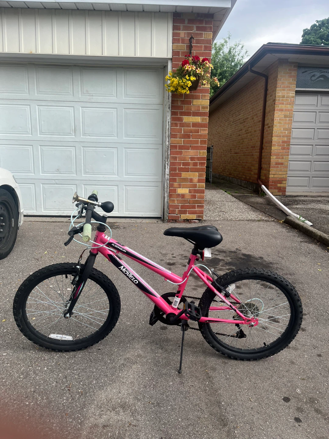 Movelo Pink Mountain Bike