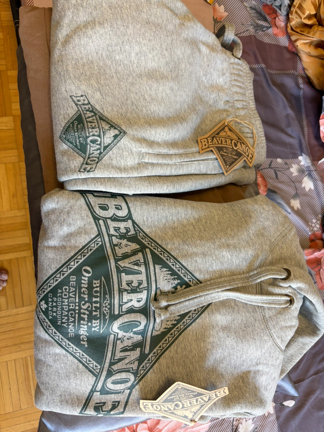 Brand new Beaver Canoe sweatshirt and sweatpants Medium Size - photo 2