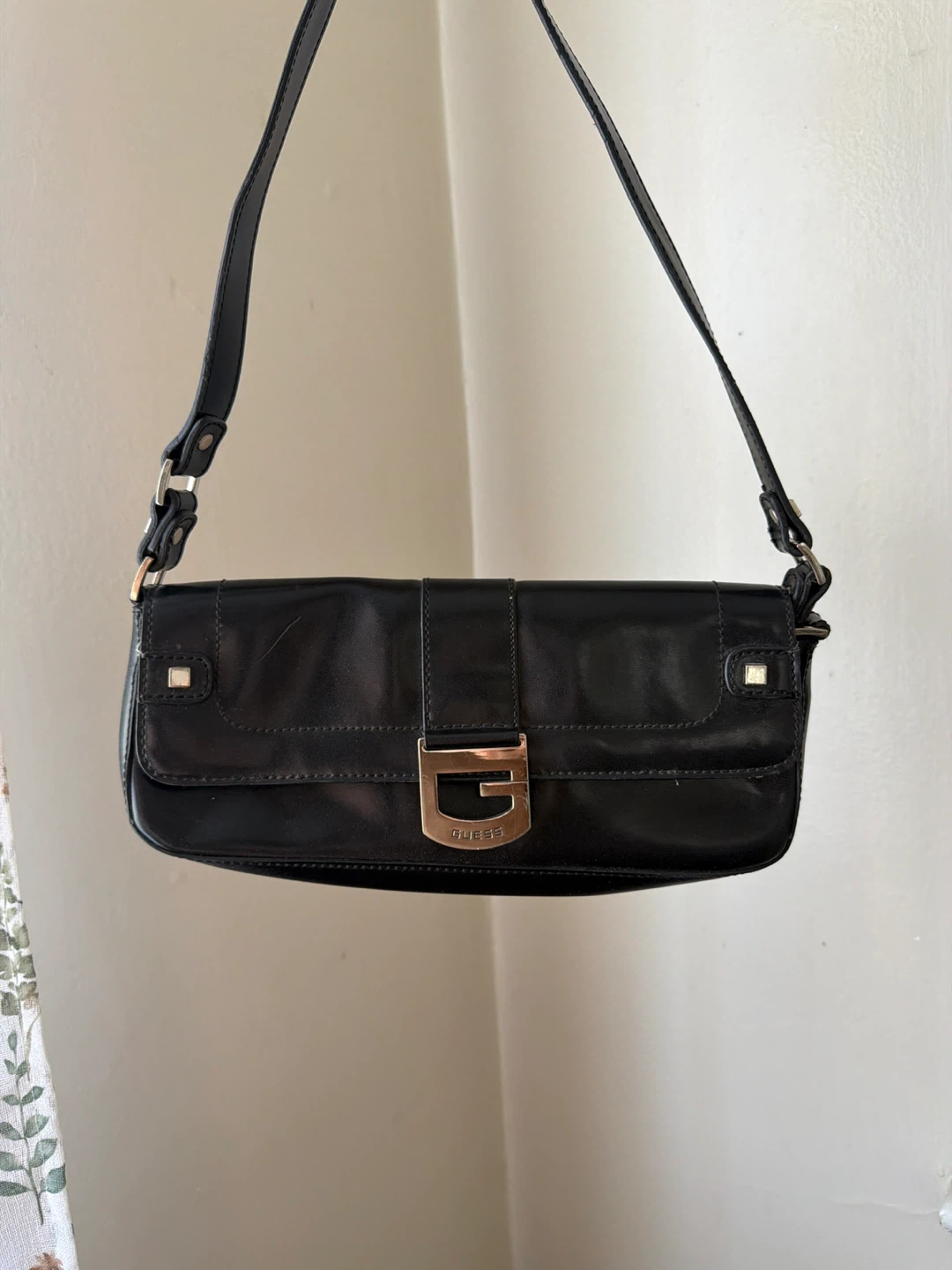 Guess Black Leather Shoulder Bag