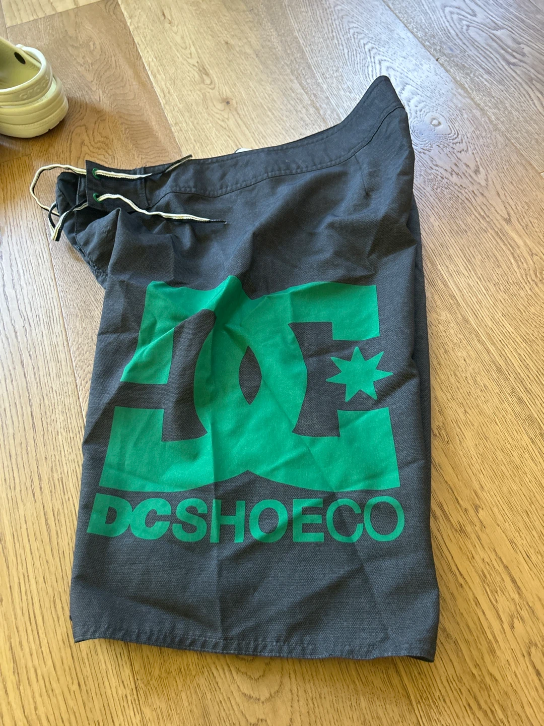 DC Shoes Board Shorts Size 28