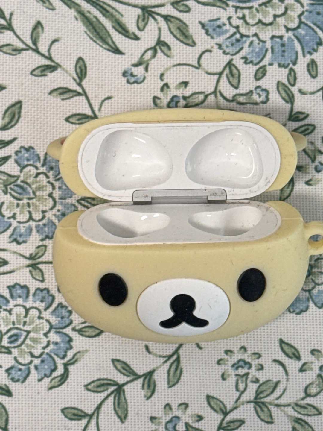 Apple AirPod 3 Charging Case - photo 3
