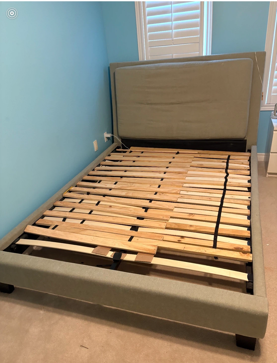 Bed frame.  No slats