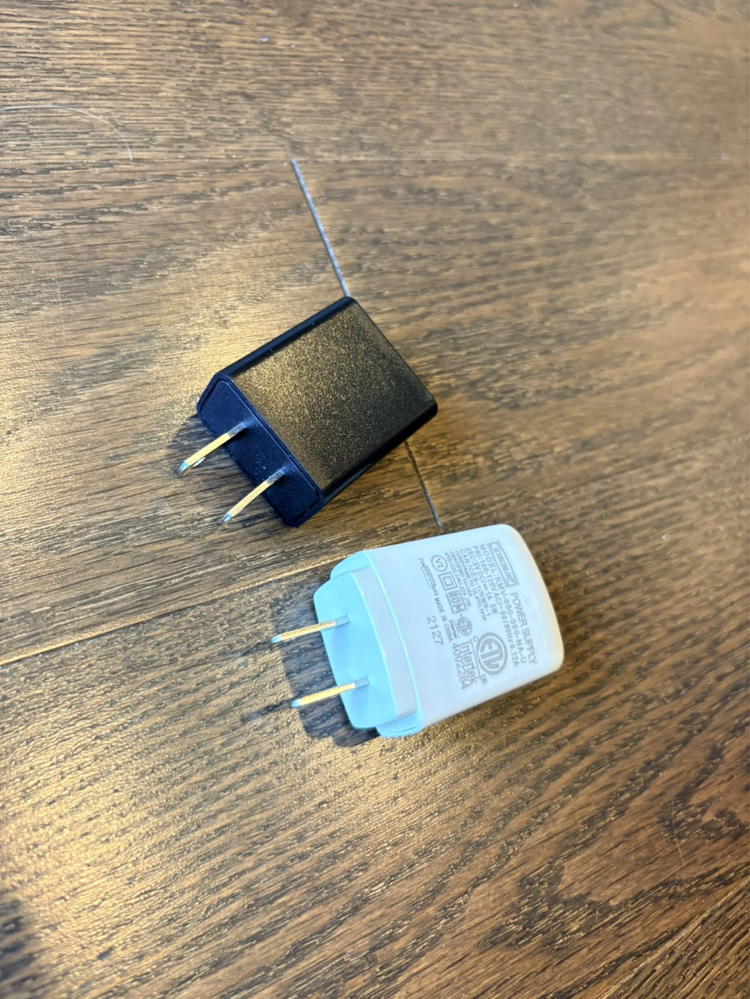 2 USB Power Adapters - White and Black - photo 2