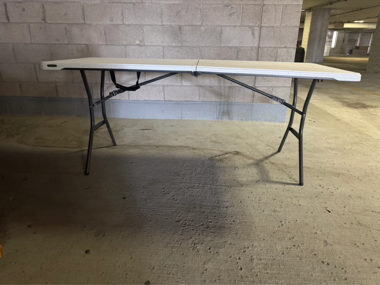 Lifetime 6-Foot Fold in Half Table - photo 4
