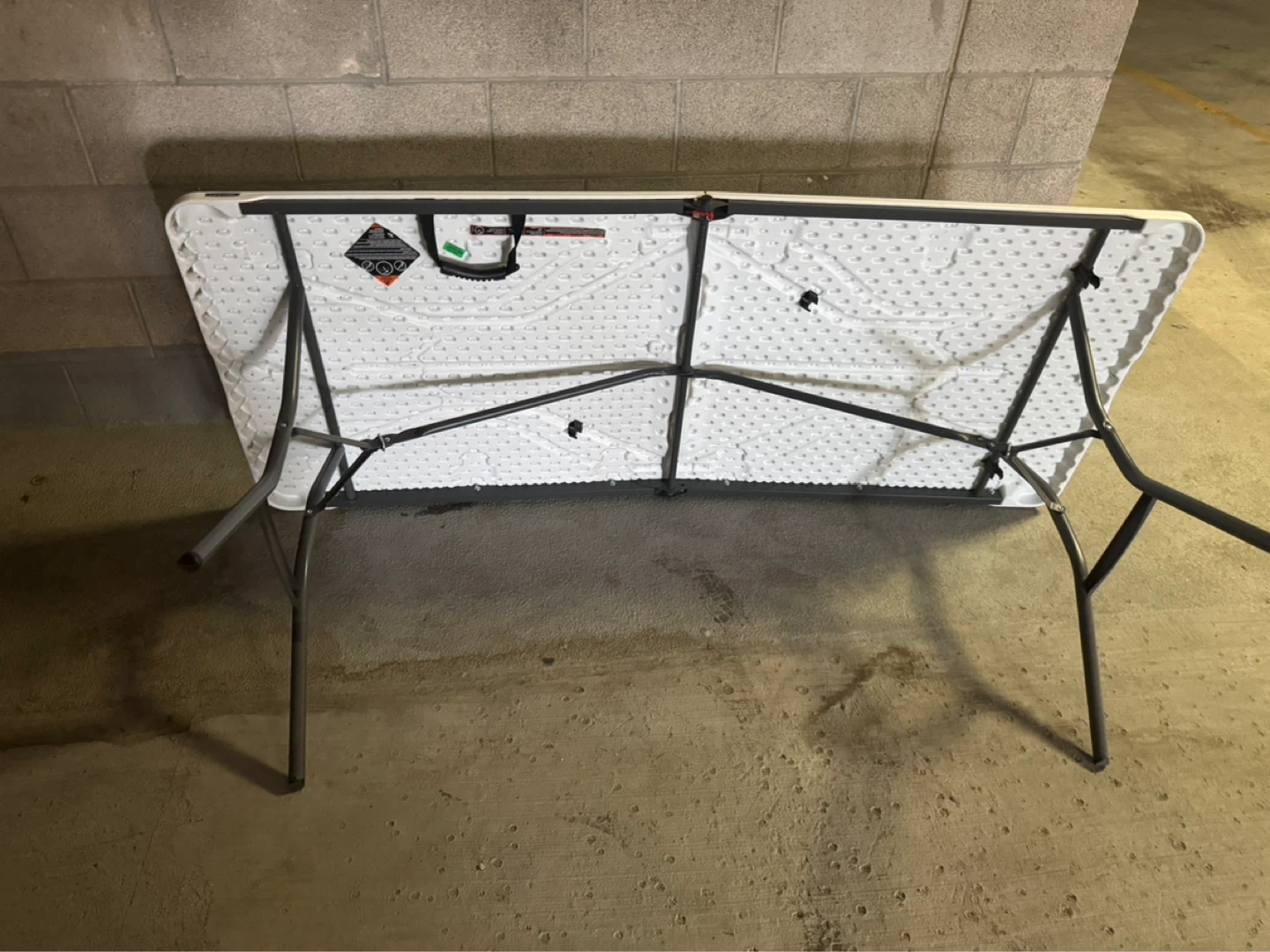 Lifetime 6-Foot Fold in Half Table - photo 3