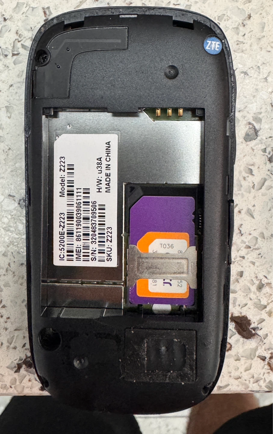 ZTE Flip Phone - photo 3