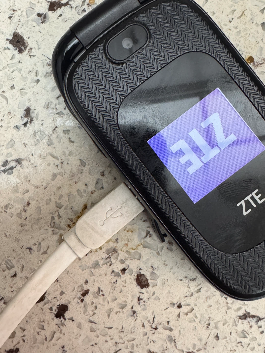 ZTE Flip Phone - photo 5
