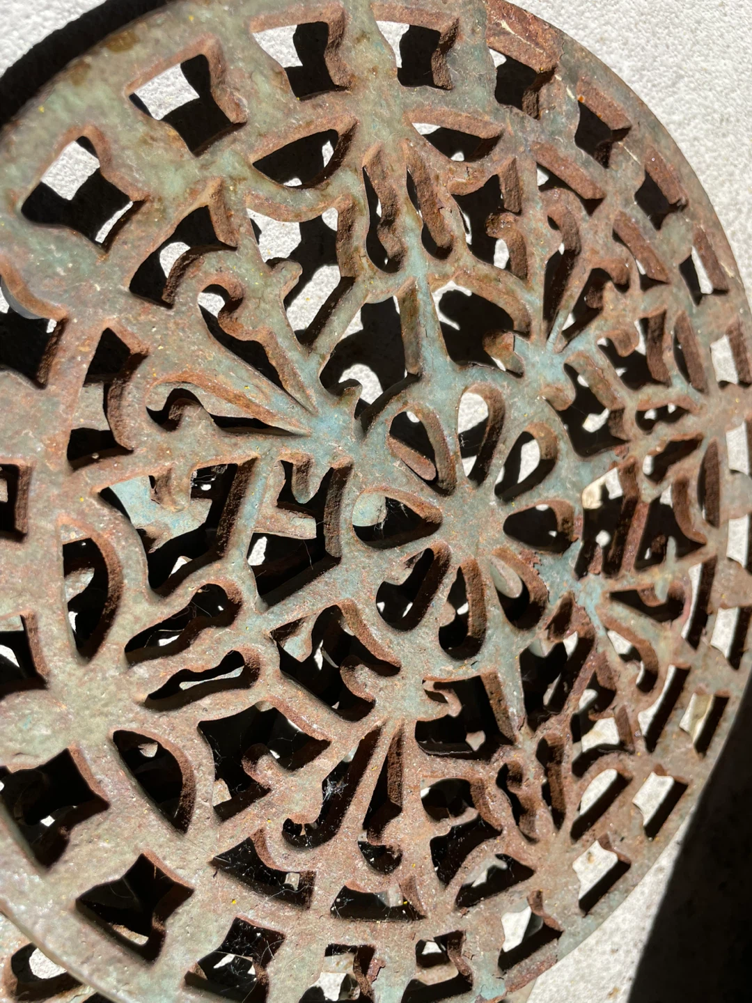 Set of 3 Cast Iron Trivets with Ornate Design - photo 3